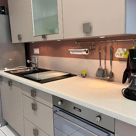 Le Chateau - 2 A 4 Pers - 300m De La De Tanchet - Barbecue Et Bain De Soleil * لي سابلِ دولونْ