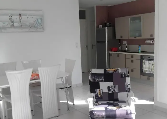 Le Chateau - 2 A 4 Pers - 300m De La De Tanchet - Barbecue Et Bain De Soleil Les Sables-dʼOlonne