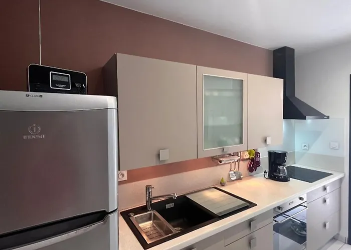 Le Chateau - 2 A 4 Pers - 300m De La De Tanchet - Barbecue Et Bain De Soleil